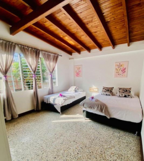 Casa grande, excelente ubicación